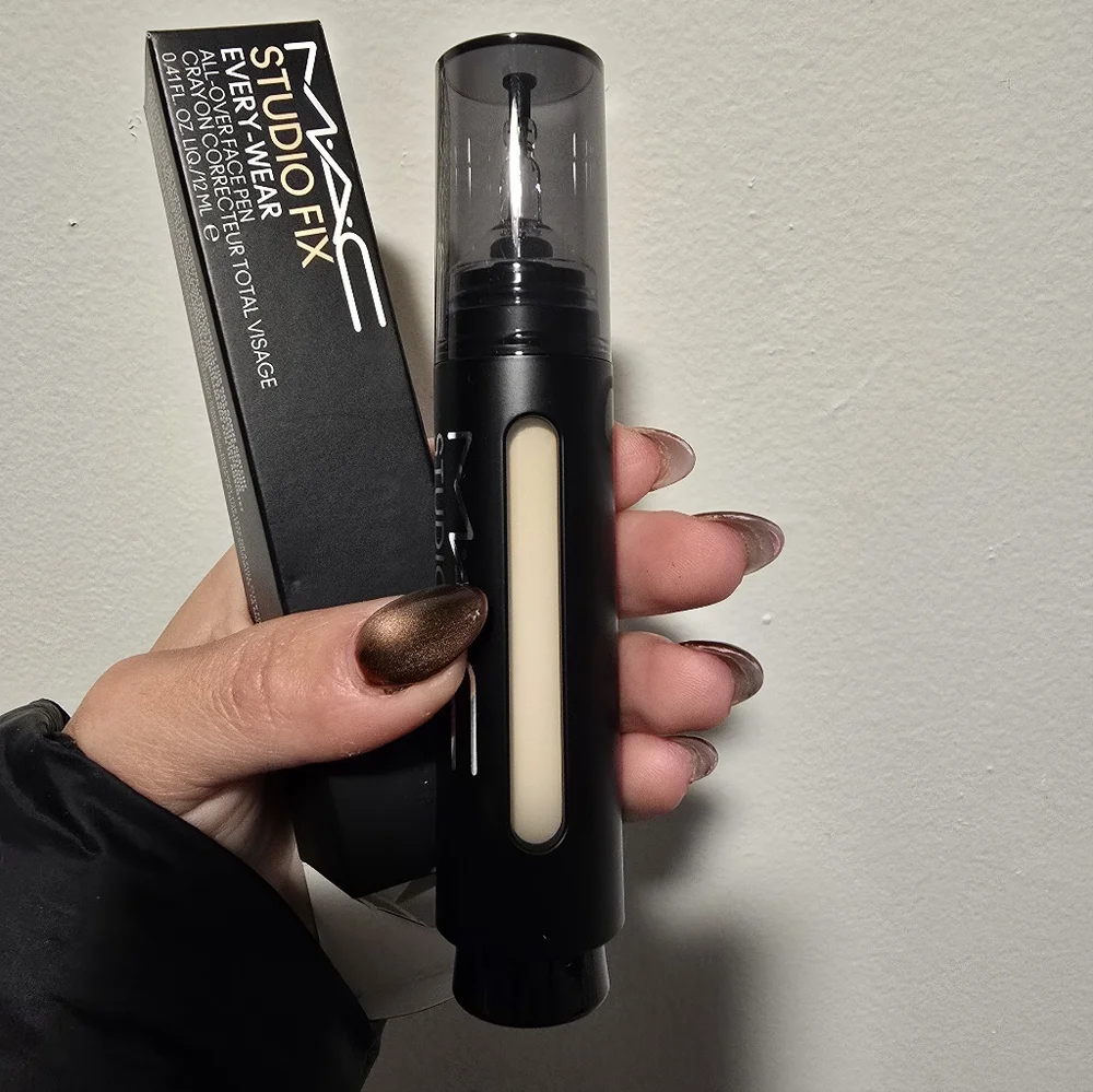 NIB $40 MAC Studio Fix Every-Wear All-Over Concealer Face Pen In NC12